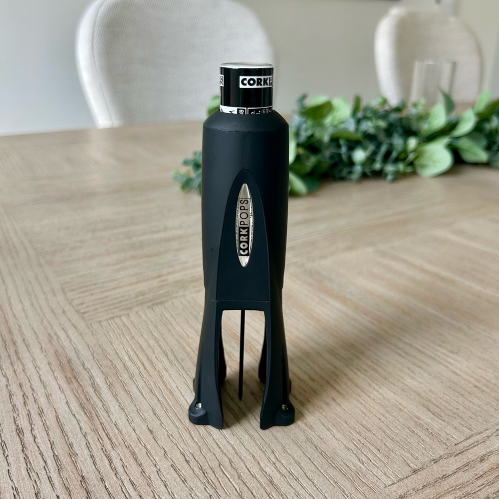 New Cork Pops Black Corkscrew Plastic Metal Wine Bottle Opener for Wine Bottles